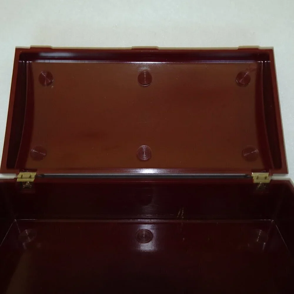 N/A vintage trinket